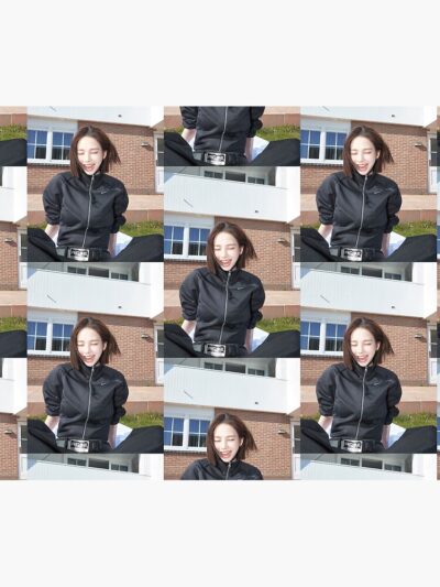 Alternative view of aespa Karina Tapestry